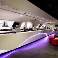 Conception de bar à cocktails sur mesure, comptoir de bar moderne en surface solide blanche, grand comptoir de bar commercial pour club, restaurant, centre commercial