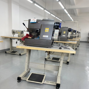 <span class=keywords><strong>Machine</strong></span> à <span class=keywords><strong>coudre</strong></span> industrielle à lit plat <span class=keywords><strong>pour</strong></span> la fabrication de sacs à motif cowl et de bordures décoratives à franges, <span class=keywords><strong>pour</strong></span> matériaux lourds, modèle RN-AK3100D - Product Image 1