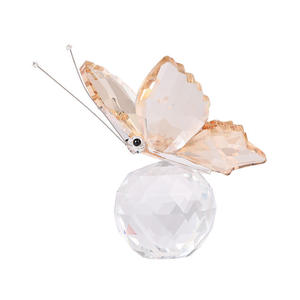 Décoration papillon en cristal Décoration de comptoir de magasin Armoire à vin Salon Bureau Maison cadeaux artisanaux Artisanat en cristal - Product Image 1