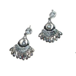 Pendientes colgantes retro étnicos para mujer, con borlas y colgante geométrico de diamantes de imitación, chapados en plata - Product Image 1