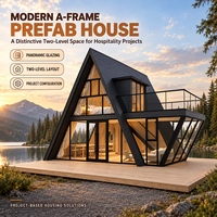 Maison préfabriquée en A-frame, cabane modulaire de glamping avec mur-rideau en verre pleine hauteur, structure en acier et balcon surélevé pour projet hôtelier