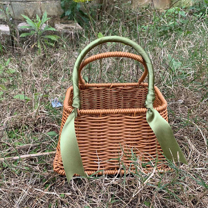 16cm*10cm*10cm with ribbon