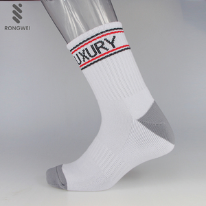 Chaussettes de sport en tissu éponge pour le basketball et les loisirs, personnalisables avec logo, pour hommes et femmes, chaussettes d'été décontractées en jacquard tricoté, chaussettes rétro - Product Image 5
