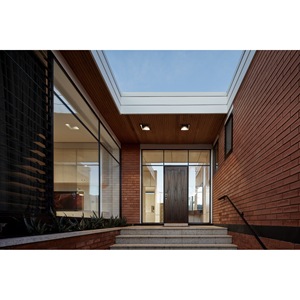 Villa moderne en bois avec murs en verre et panneaux perforés pour un espace de vie contemporain - Product Image 2
