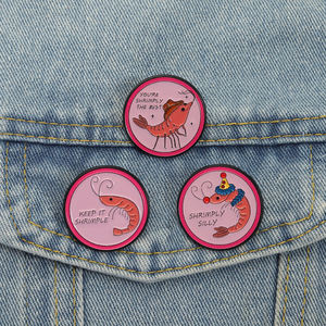 Frase di gioco di parole di gamberetti di cartone animato spille in smalto tenerlo gamberetto Clown spille stupide spille distintivo spille in metallo spille all'ingrosso - Product Image 1