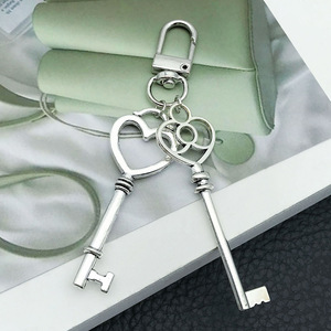 Accessoires Punk en Gros : Breloques Clés Rétro en Alliage de Zinc Métal <span class=keywords><strong>Argent</strong></span> Vieilli pour Bijoux DIY - Product Image 2