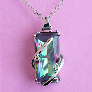 Collana con Ciondolo a Foglia Colorata per Donne, Elegante Gioiello Naturale, Accessorio di Moda per Uso Quotidiano, Idea Regalo - Product Image 1