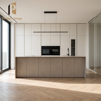 Meubles de cuisine modernes en bois foncé grainé, design îlot, pour projet de construction de maison complète