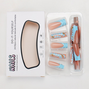 Faux ongles à presser rose nude bleu style <span class=keywords><strong>français</strong></span> avec perles dorées, longs, forme cercueil, brillants, réutilisables, pour usage quotidien, fêtes, salon, OEM - Product Image 2