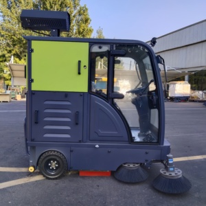 Balayeuse de voirie industrielle électrique nouvelle à quatre roues motrices, autotractée, avec batterie 150Ah et aspiration - Product Image 4