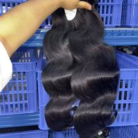 Lots de Cheveux Bouclés Birmans de Donneur Unique en Gros, Cheveux Raides Bruts Alignés dans le Sens des Cuticules, Cheveux Humains Bruts Ondulés du Cambodge
