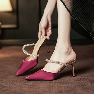 Chaussures de mariée à talon aiguille en satin à bout pointu 8189-2 avec bride en strass, escarpins à talon haut pour femmes - Product Image 3