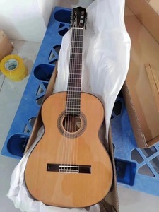 Guitarra Clásica de Alta Calidad de 39 Pulgadas, 4/4, Totalmente Sólida, con Tapa de Cedro Sólido, Venta al por Mayor - Product Image 2
