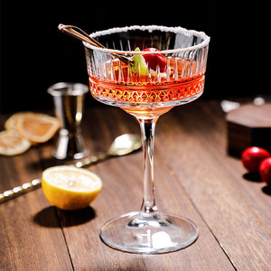 Verre à <span class=keywords><strong>champagne</strong></span> gravé à <span class=keywords><strong>large</strong></span> bouche de style européen Gobelet à dessert Martini en cristal transparent en relief <span class=keywords><strong>Coupe</strong></span> à vin vintage - Product Image 2