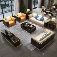 Modernes Königliches Echtleder-Wohnzimmersofa Luxus-Set mit Passendem Couchtisch und TV-Ständer Möbelgarnitur für Villenprojekte