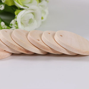 Chispas de madera redondas de color natural de 35 mm de grosor con un solo orificio, colgantes de madera para manualidades, suministros para hacer joyería DIY. - Product Image 2