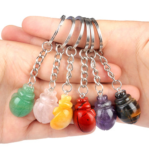 Porte-clés en cristal fait main avec pendentif coccinelle sculptée en pierres naturelles, idéal pour la décoration de sacs et l'usage quotidien – Vente en gros - Product Image 3