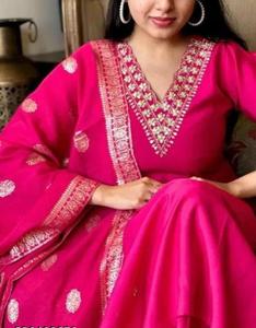 Ensemble ethnique fantaisie Kurta en coton avec dupatta tissu flammé rayonne manches trois-quarts Style indien Salwar prix de gros - Product Image 6