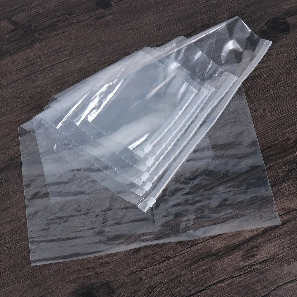 Bolsa de embalaje de plástico esmerilado para ropa con cierre de cremallera de PVC y PE con impresión mate de logotipo personalizado