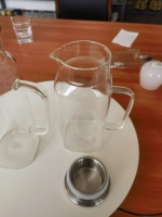 Bouteille d'eau Garafe carrée en verre avec couvercle et poignée en acier inoxydable Pichet à eau en verre