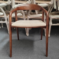 Bas prix Restaurant noyer couleur chêne massif cadre en bois accoudoir chaise de salle à manger chaises de café