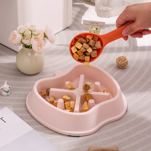Bol de nourrissage lent pour animaux de compagnie Chong Ke, forme pomme, en PP, anti-renversement, pour chiens et chats, avec tapis d'alimentation et distributeur de nourriture - Product Image 4