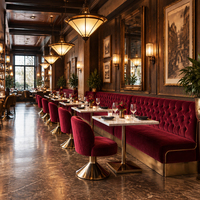 Ensemble de sièges de banquettes en velours rouge avec base en laiton, dossier capitonné, table en marbre et chaises pour café, bar, salon, personnalisable, OEM, usine de gros en Chine