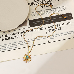 Collar con colgante de circonita azul en forma de sol, chapado en oro de 18k, acero inoxidable, joyería de moda para el tiempo libre - Product Image 3