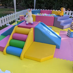 Ensemble d'équipements de jeu souple d'intérieur colorés <span class=keywords><strong>pour</strong></span> usage commercial, idéal <span class=keywords><strong>pour</strong></span> la location de fêtes, comprenant des ensembles mobiles de châteaux <span class=keywords><strong>pour</strong></span> enfants avec clôture et toboggan - Product Image 1