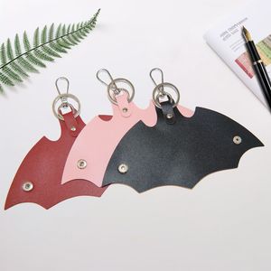 Llavero de cuero PU con forma de murciélago para Halloween, llavero con mosquetón, soporte para llaves duradero y antipérdida para uso en el hogar y el coche - Product Image 1