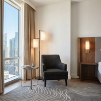 Meubles d'hôtel sur mesure 5 étoiles, ensemble de meubles de chambre d'hôtel, design standard Marriott gris chaud et chêne clair pour chambre exécutive