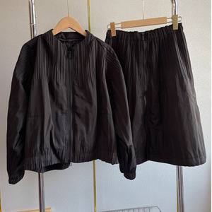 Spring Women's New Pure Colour Long Sleeve Jacket Short Skirt Casual Two Piece Fashion Pleated <strong>Ladies</strong> <strong>Suit</strong> - Product Image 3
