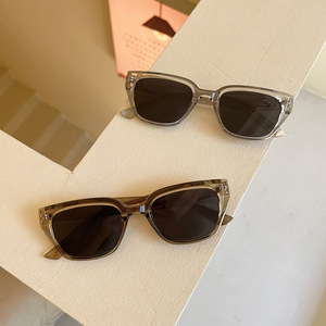 Lunettes de soleil rétro carrées, monture noire, protection UV400, unisexe, verres PC, rivets à points, style tendance - Product Image 2