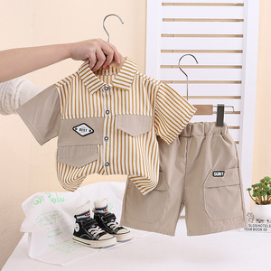 Set Estivo per Ragazzi con Camicia <span class=keywords><strong>a</strong></span> Maniche Corte <span class=keywords><strong>a</strong></span> Righe e Pantaloncini Stile Cargo, Completo 2 Pezzi, Abbigliamento Casual per Bambini, Vendita all'Ingrosso - Product Image 2