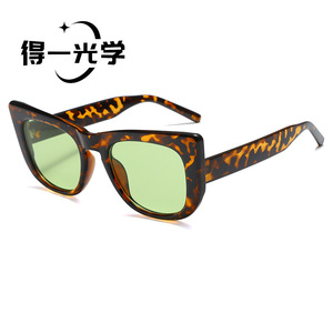 แว่นกันแดดทรงแคทอายสีดำ UV400 สำหรับผู้หญิง แฟชั่นกลางแจ้ง - Product Image 3
