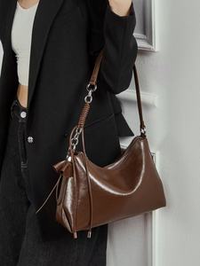 Sac à main décontracté en cuir véritable pour femme avec chaînes, fermeture éclair, imperméable, capacité de 1 à 1,9 L - Product Image 4