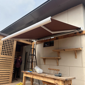 <span class=keywords><strong>Auvent</strong></span> de <span class=keywords><strong>caravane</strong></span> électrique rétractable Outus avec ouverture d'échelle Mécanisme de fenêtre de tente de douche rétractable Toit de porte commerciale - Product Image 4