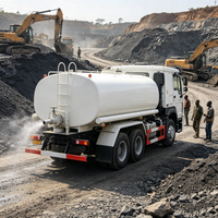 Camion-citerne HOWO 6x4 économique pour le contrôle de la poussière dans les mines et le lavage des ports, avec réservoir épais, grande pompe et longue portée de pulvérisation
