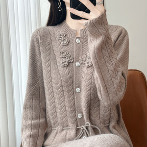 <span class=keywords><strong>Cardigan</strong></span> 100% in lana mercerizzata lavorato <span class=keywords><strong>a</strong></span> maglia con cavo in vita da donna - Product Image 3
