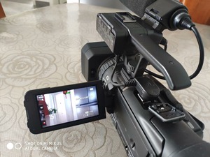 Videocámara Sony HXR-NX70C 1080P Usada en Buen Estado, Resistente al Agua, para Deportes al Aire Libre y Documentales de Naturaleza - Product Image 4