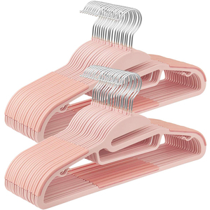 Cintres minimalistes roses en plastique avec crochets en acier inoxydable, antidérapants, gain de place, pour rangement de vêtements dans la garde-robe - Product Image 1