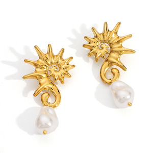 Pendientes Colgantes de Perla en Espiral con Caballito de Mar, Chapados en Oro de 18k, Acero Inoxidable, para Uso Diario - Product Image 5