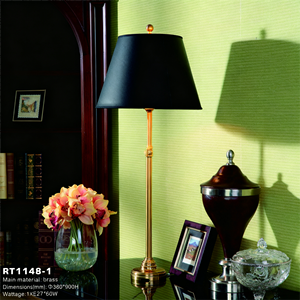 Đèn bàn bằng đồng thau nguyên khối, đế hình bình, bề mặt đánh bóng, chao đèn xếp ly cổ điển, đèn để bàn cho phòng khách sạn cao cấp - Product Image 4