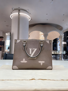 Bolsa de Viaje Clásica de Tres Colores de Diseño de Lujo y Alta Calidad para Mujer, Portátil, Moderna y de Diseño Abierto - Product Image 6