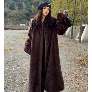 Женское пушистое пальто с V-образным вырезом - Product Image 4