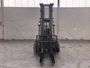 Chariot élévateur électrique CPD25 2,5 tonnes 3 tonnes Capacité 6m 7m Mât à trois sections Pneus pleins Opération assise Batterie au plomb-acide - Product Image 4