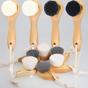 Brosse nettoyante faciale en bois à poils synthétiques doux pour pores profonds, manche plat, vente en gros à bas prix pour achats groupés de produits de beauté et de soins de la peau - Product Image 1