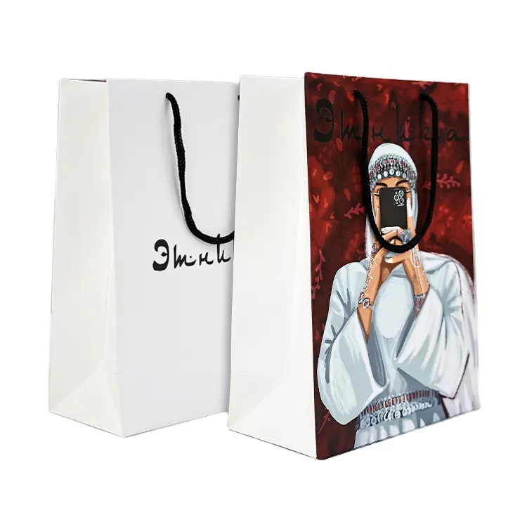 Accepter la mode d'impression personnalisée conçue sac en papier de marque en carton blanc pour les vêtements bijoux cadeaux