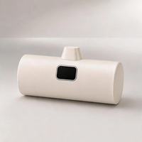 Mini batterie externe portable avec câble de charge intégré et écran LED numérique pour smartphone, idéale pour une utilisation quotidienne en poche