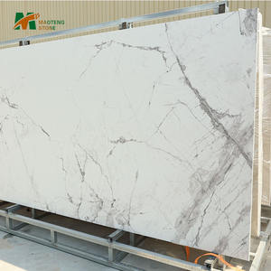 לוח סינטטי בעיצוב מודרני, עובי 12 מ\\\"מ, עמיד באש, עמיד במים וידידותי לסביבה, משטח עבודה לחדר שינה במלון. - Product Image 1